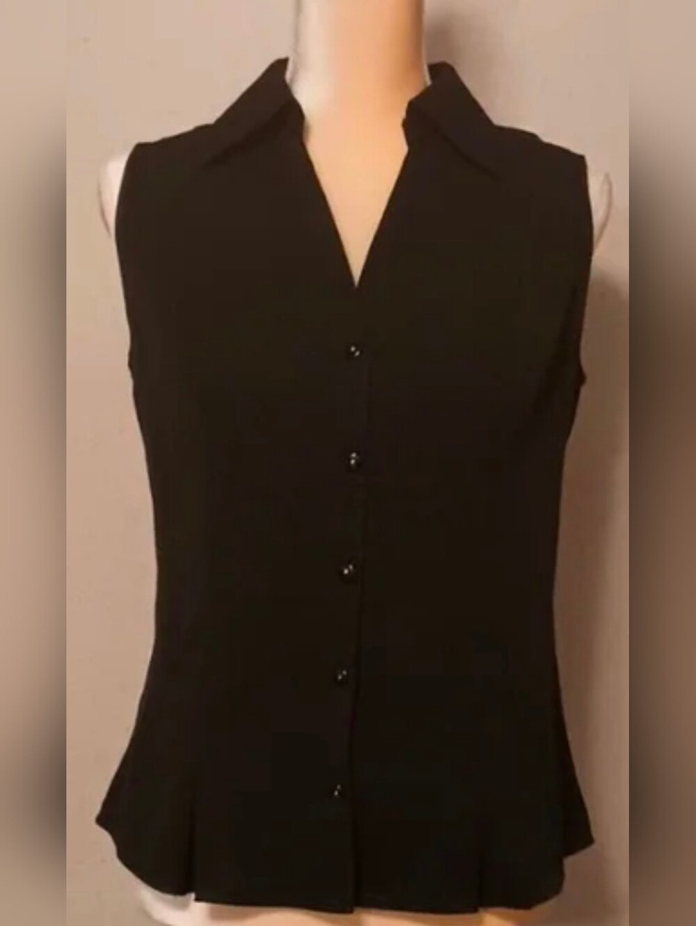 Sleeveless Collared Button-Front Women's Top - Black